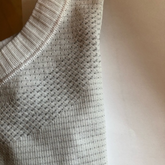 Lululemon, Women’s 6, Swiftly Tech Long Sleeve Crew, GUC - Picture 11 of 16